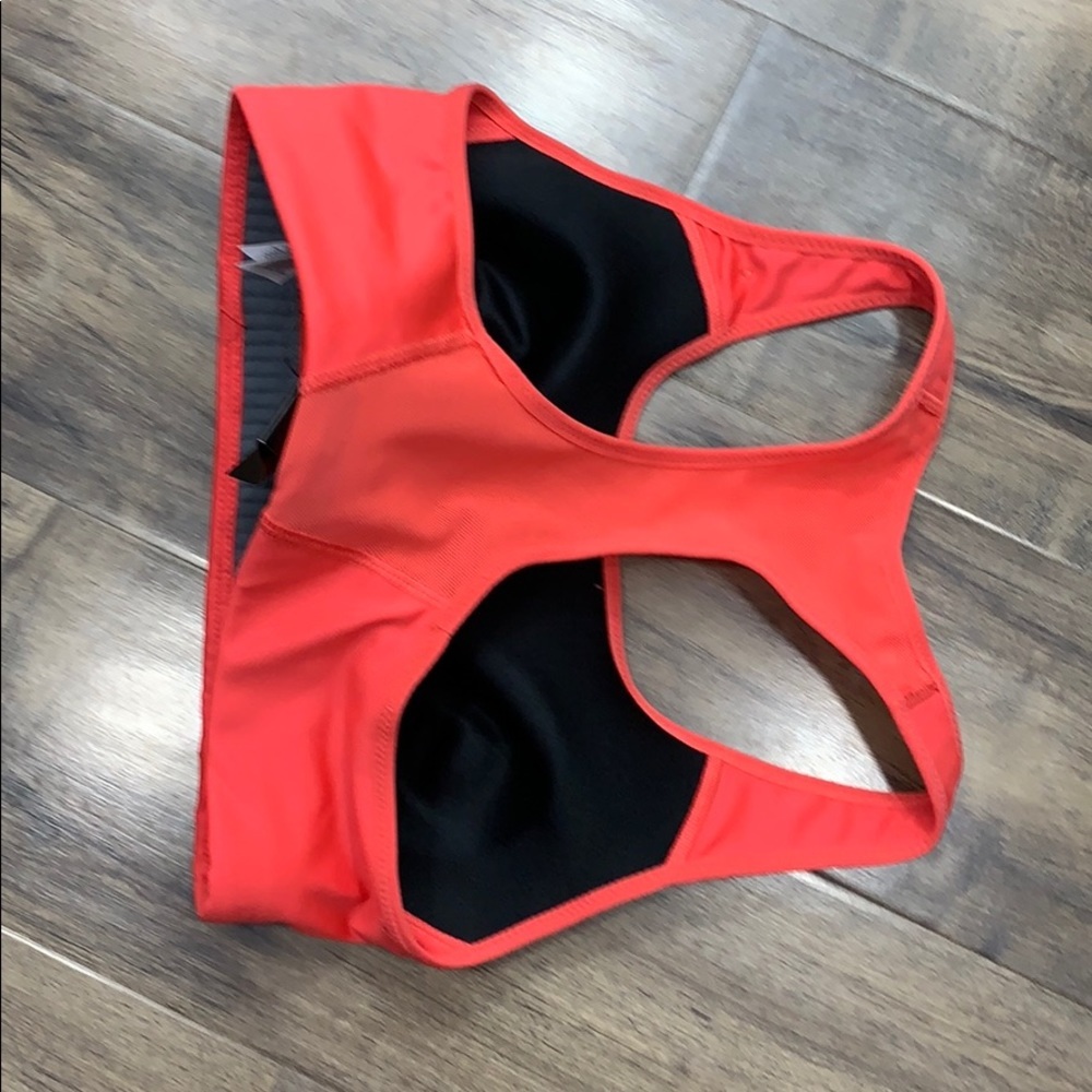 NIKE Women’s TRAINING TOP DRI-FIT Technology - Picture 3 of 16